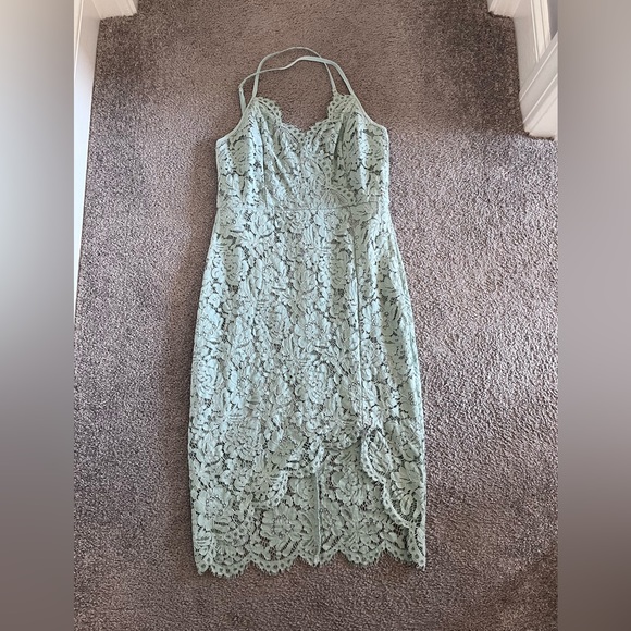 Lace dress - Picture 1 of 3
